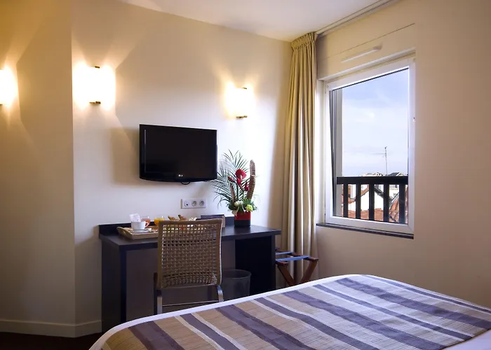 מלון Le Relais Saint-jacques 3*