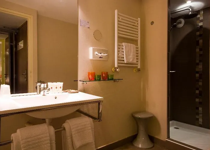 מלון Le Relais Saint-jacques 3*